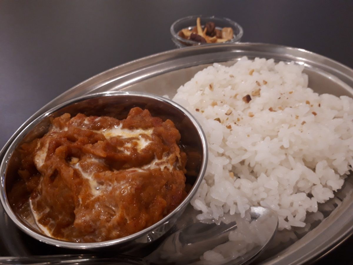 パーラーエノキのバターチキンカレー