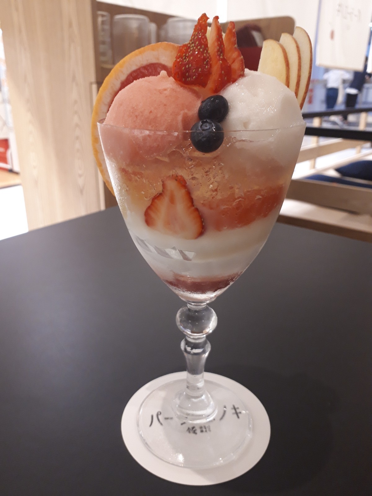 パーラーエノキのフルーツパフェ2019年6月ブラッドオレンジとライチ