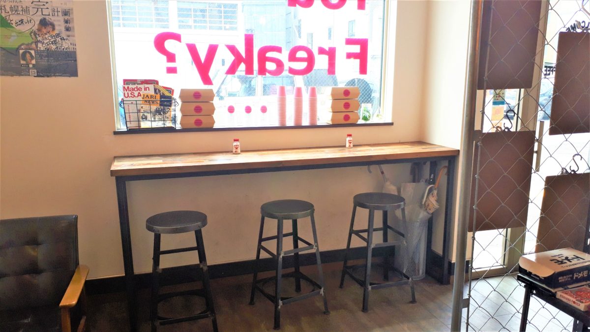 喫茶ちんどんの店内カウンター席