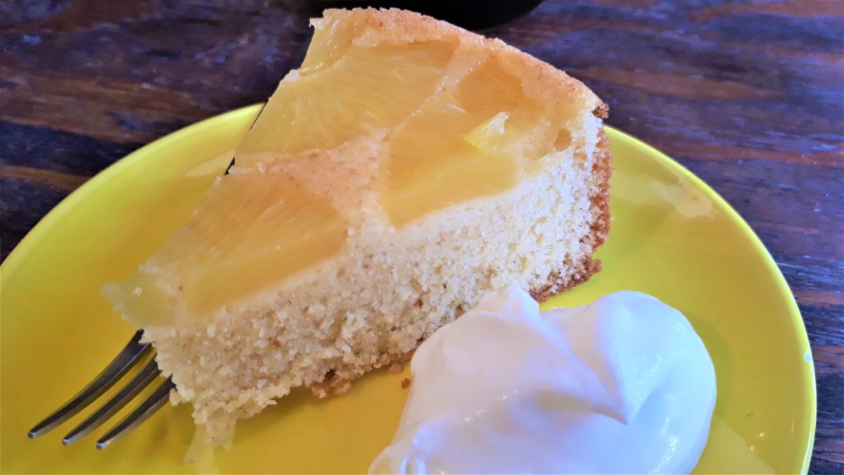 ミキオコーヒー（仮）のおやつパイナップルアップサイドダウンケーキ