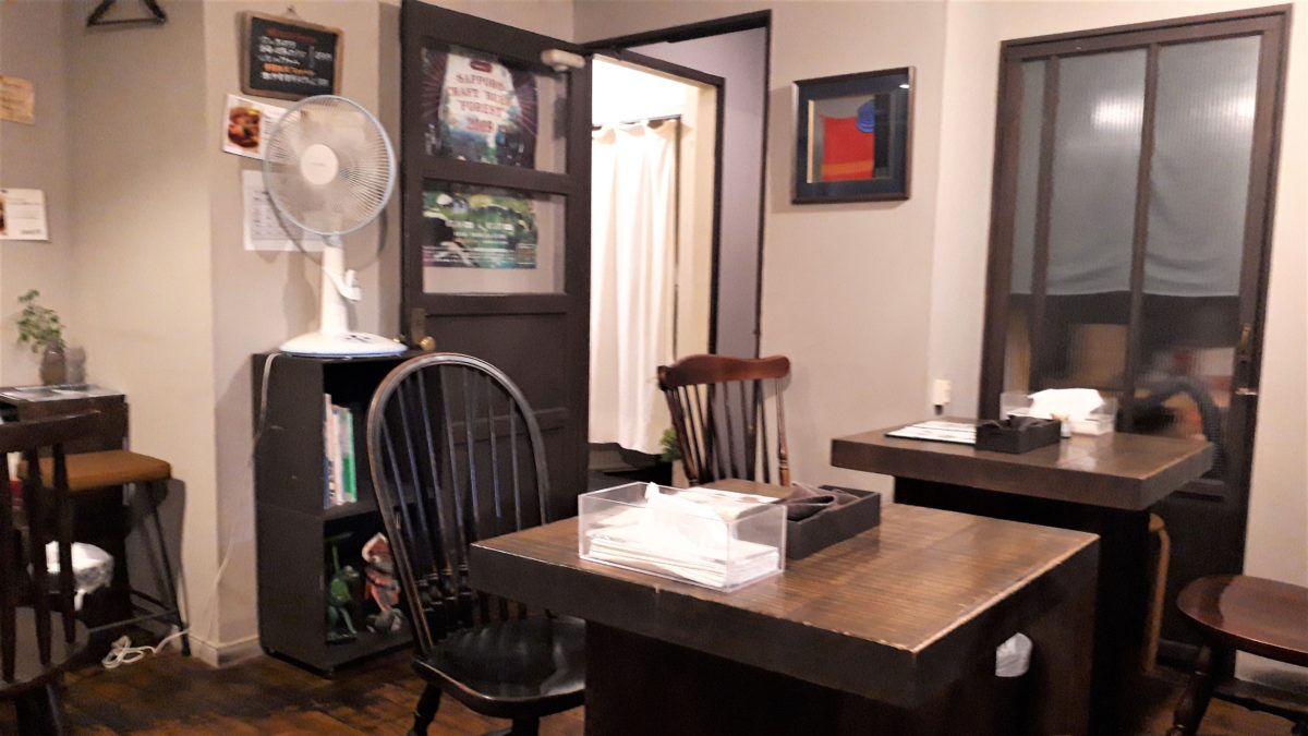 スープカレー暁の店内