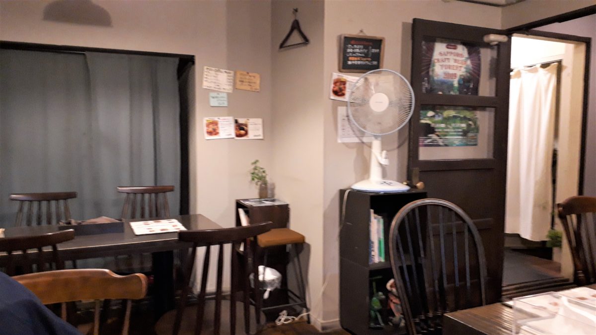 スープカレー暁のテーブル席