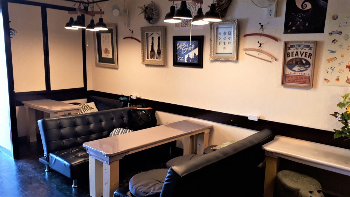 ことにサンドのイートインスペース