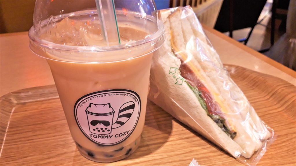 【レビュー】札幌タピオカ『Tommy Cozy（トミーコージー）』～座って飲めてラク!タピオカと一緒に専門店のサンドはいかが♪【狸小路5丁目】