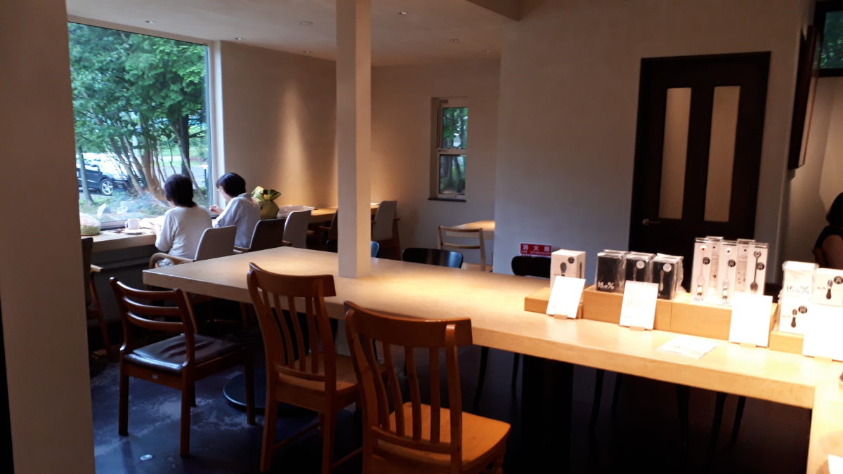 雨ノ日と雪ノ日の店内