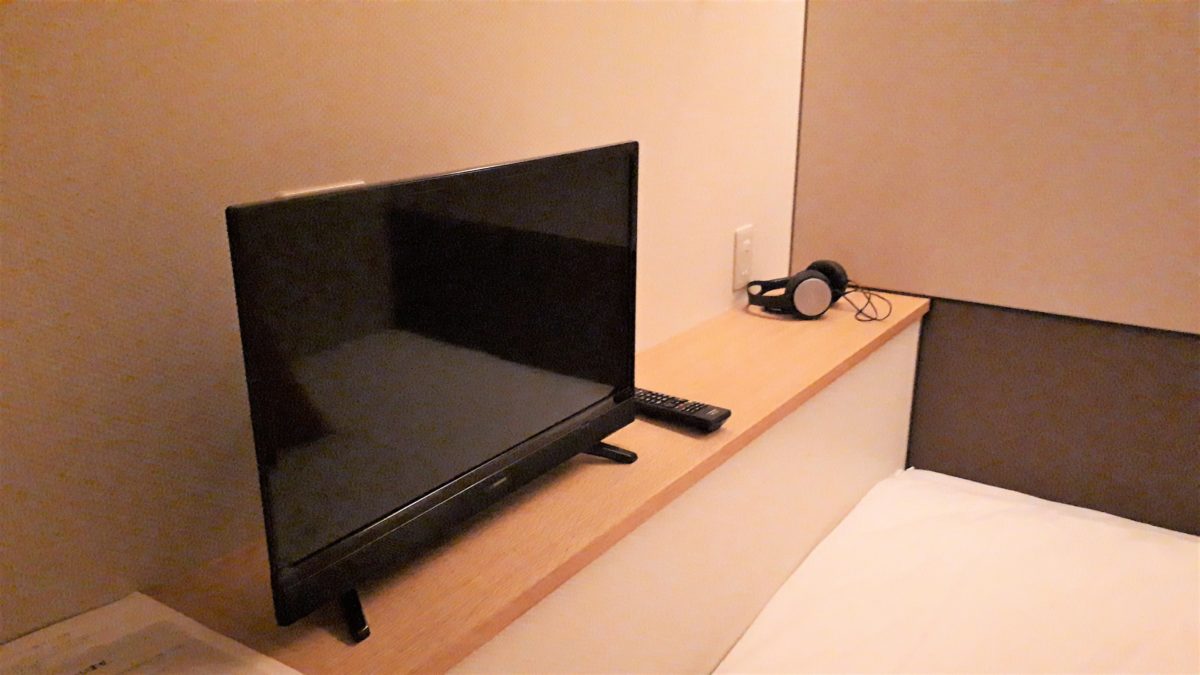 旅籠屋定山渓旅籠屋定山渓商店のカプセルルームハタゴノナカの個室の仕様ミニ扇風機のカプセルルームハタゴノナカの個室の仕様テレビ