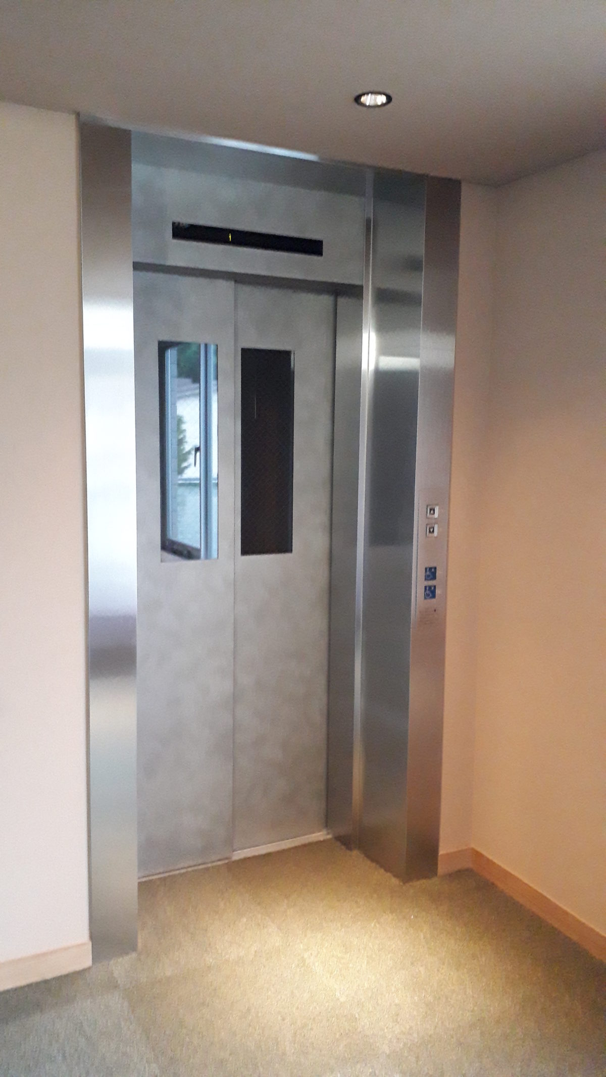 旅籠屋定山渓商店のエレベーター