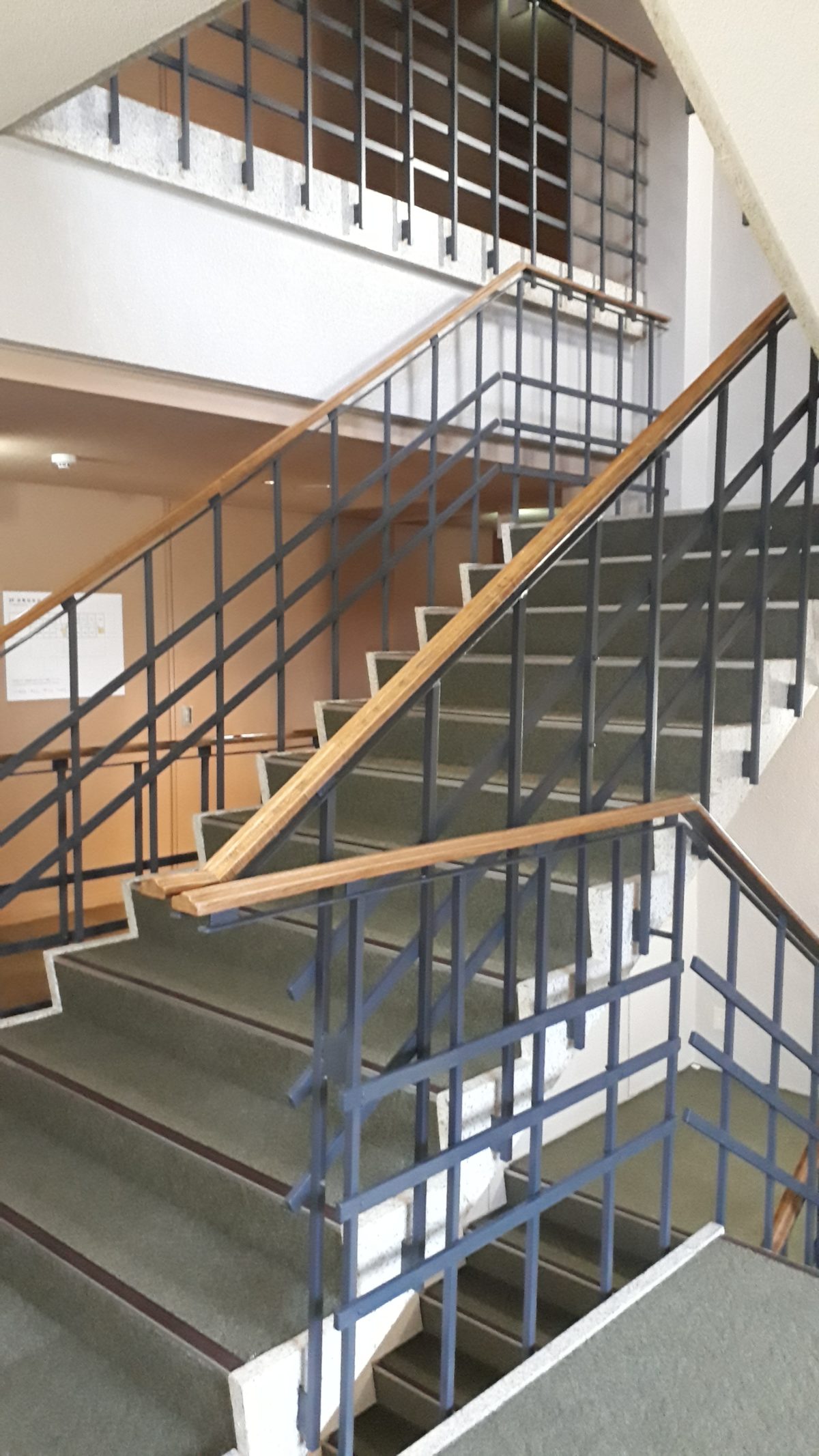 旅籠屋定山渓商店の階段