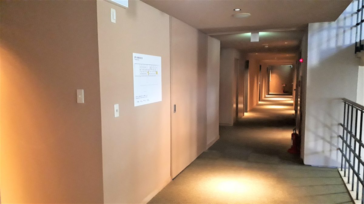 旅籠屋定山渓商店の客室までの廊下