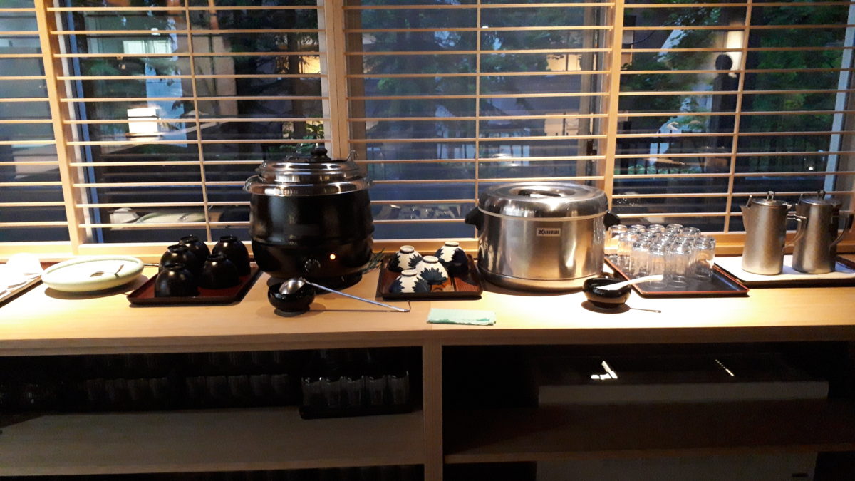 焼き肉コース六段のスープとご飯とデザートはセルフ