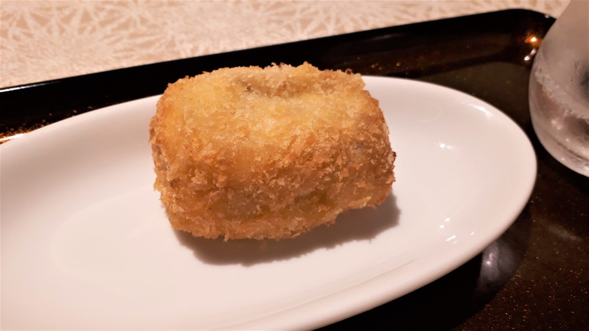 旅籠屋定山渓商店のおつまみ輝くコロッケ
