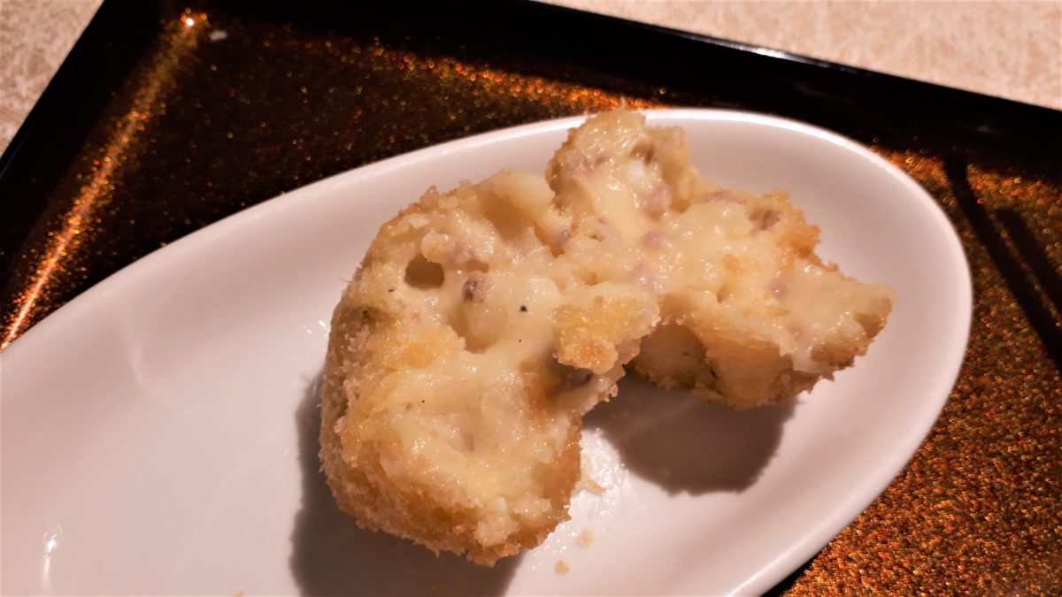 旅籠屋定山渓商店のおつまみ輝くコロッケ2