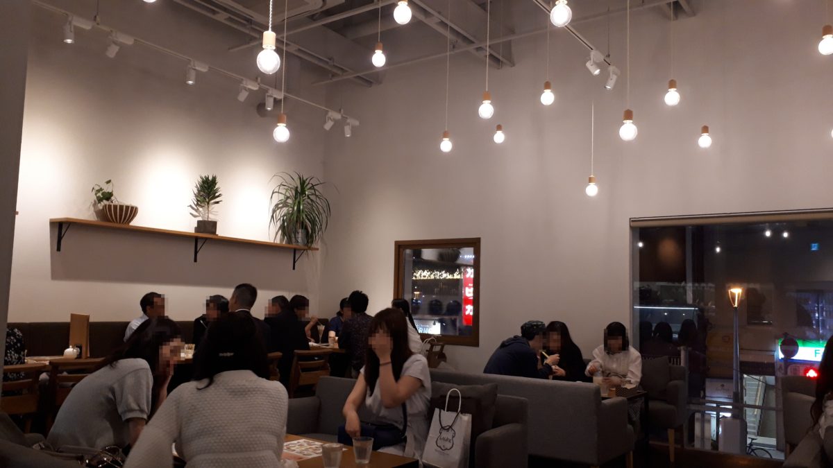 カフェノイモンドの店内