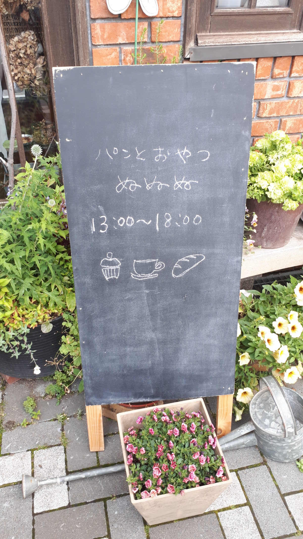パンとおやつぬぬぬの看板