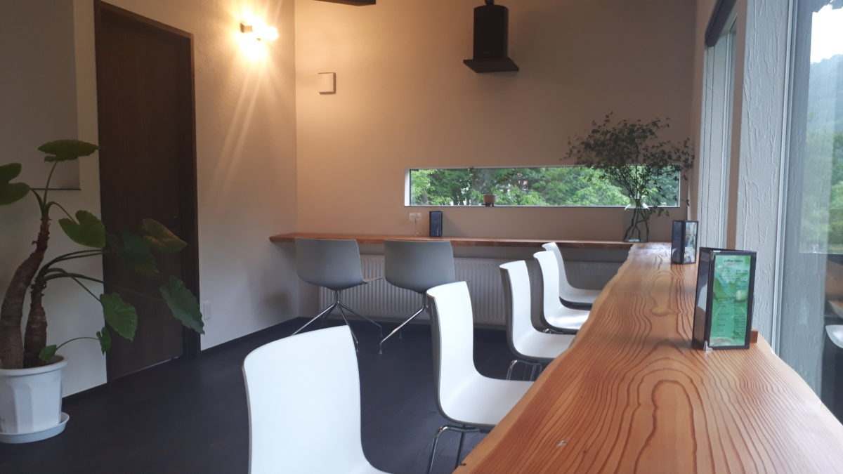 定山渓カフェ崖の上の座席