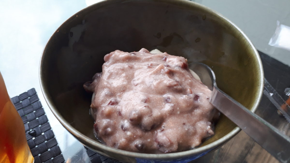 定山渓カフェ崖の上のくるみぜんざいのココナッツミルクがけ