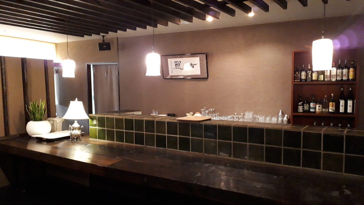 翠山亭のラウンジ古窓