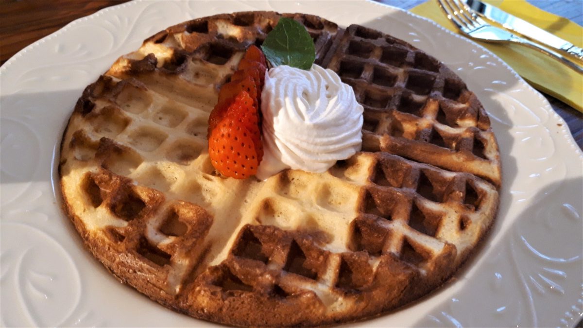 福福楼のいちご練乳ワッフル