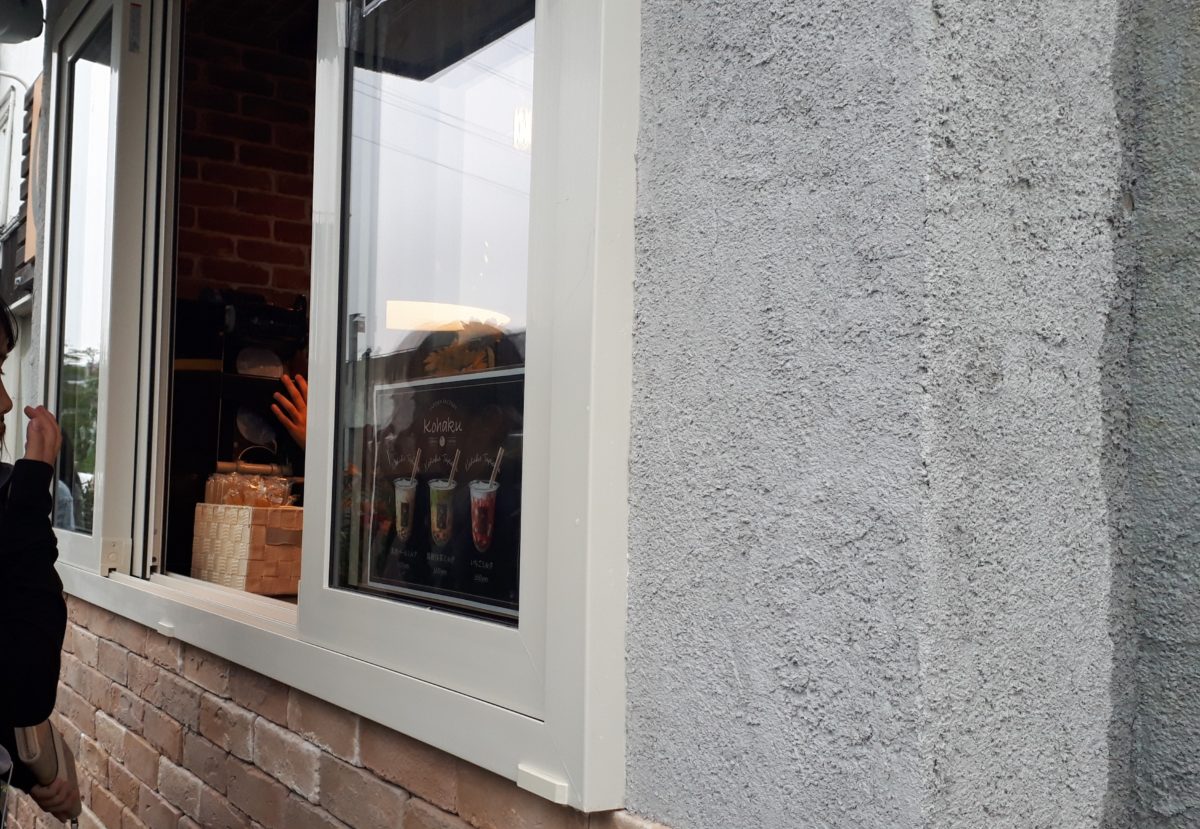 タピオカ琥珀札幌ドーム前店はテイクアウト専門