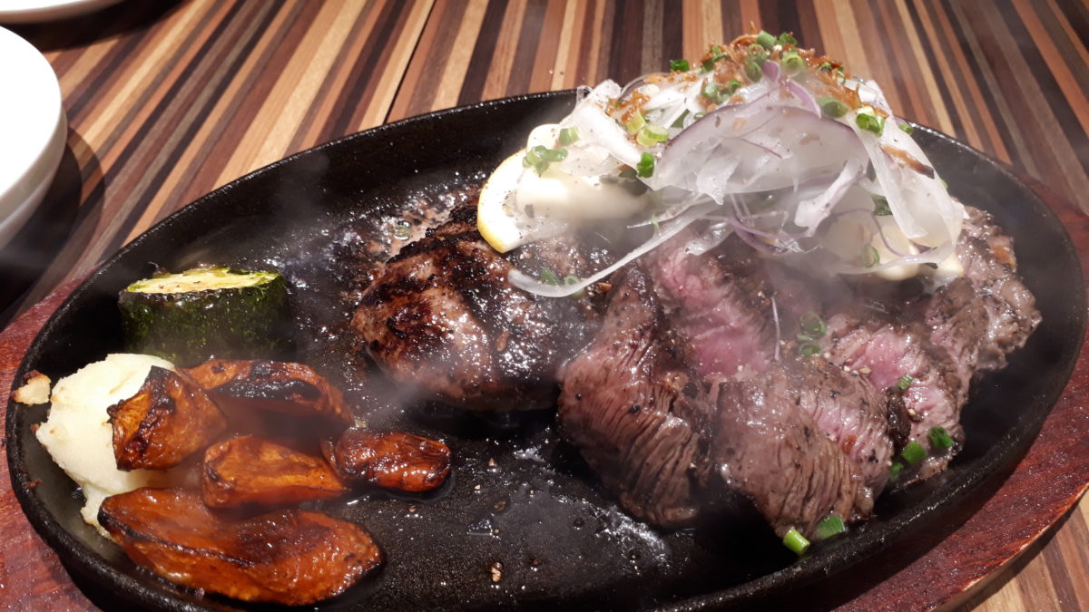 北海ちくさんのハンバーグと特赤身のコンボ