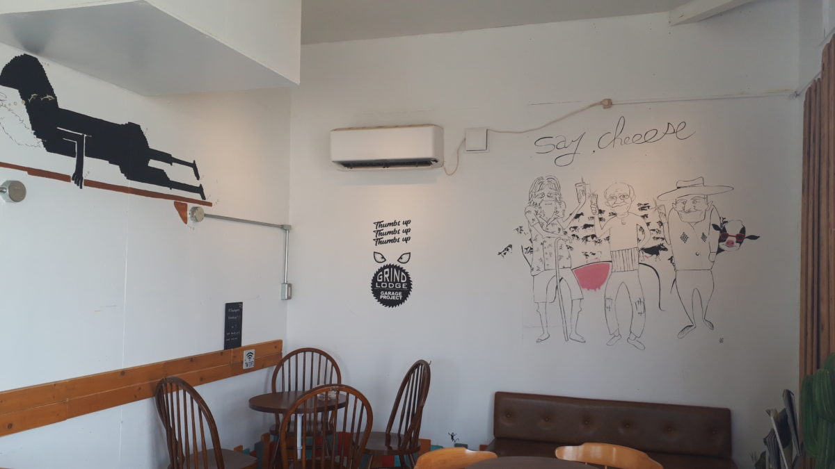 サムズアップコーヒースタンドの店内2