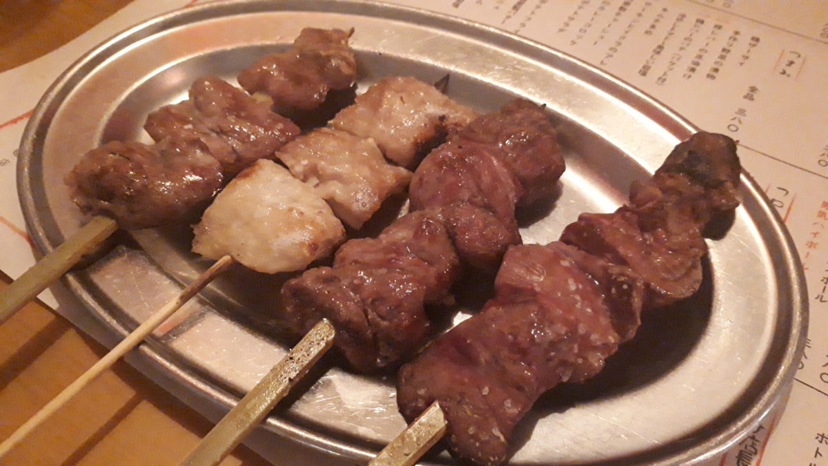 大衆食堂肉と点心suEzouアバアバの炭焼きモツ串