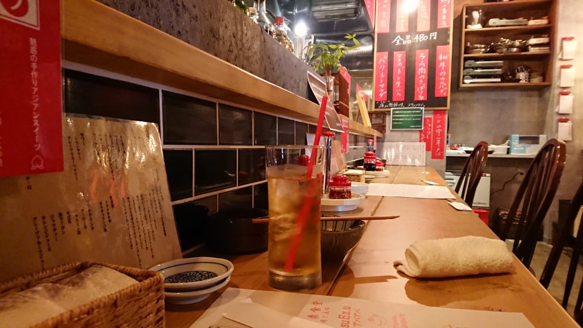 大衆食堂肉と点心suEzouアバアバの座席・カウンター席