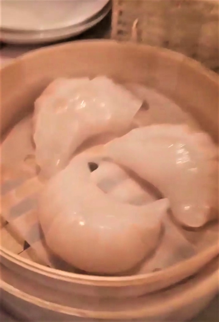 大衆食堂肉と点心suEzouアバアバのエビ蒸しギョーザ