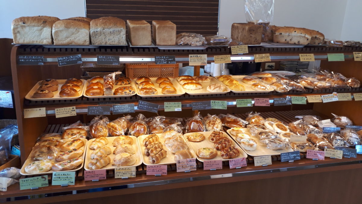 パン工房ひかりの店内