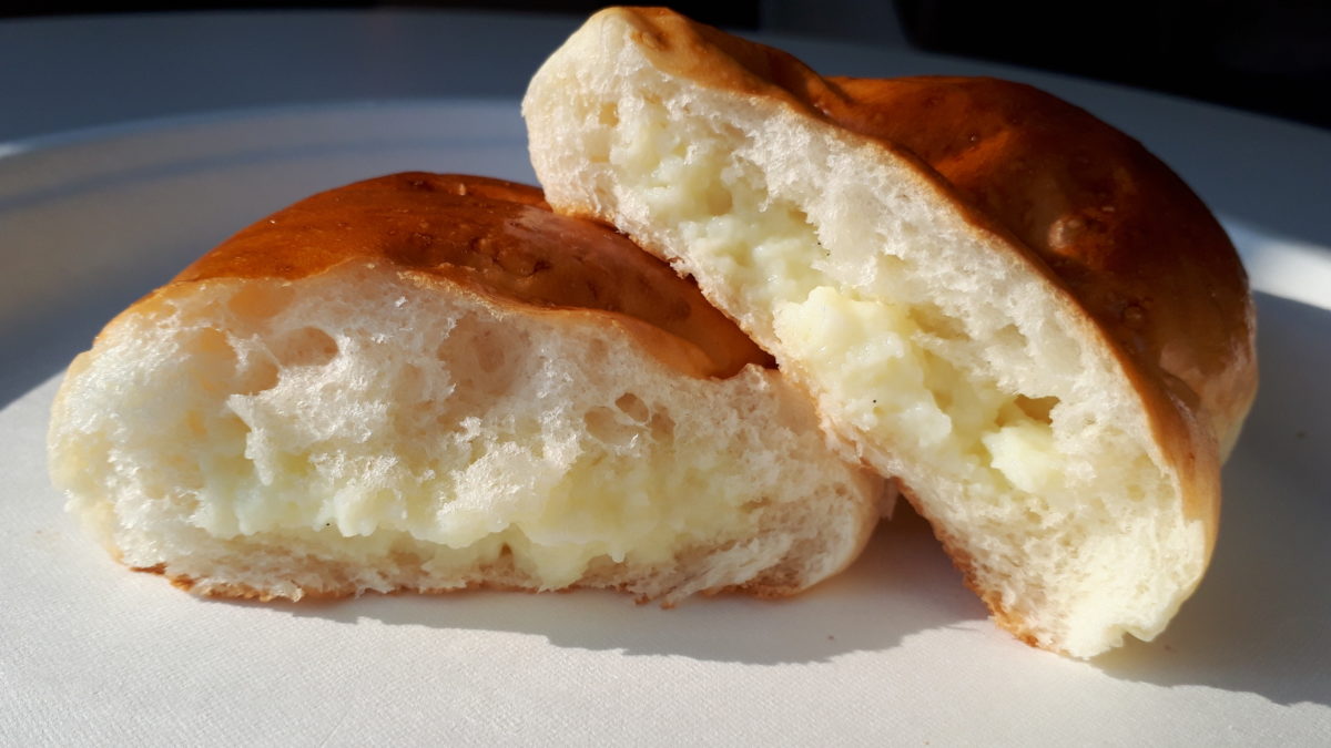 スイーツパスポート札幌2019パン工房ひかりの人気の菓子パン＆焼き菓子セットのクリームパン2