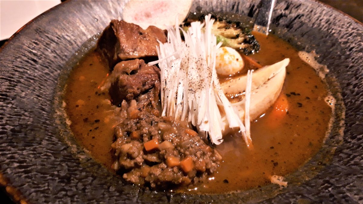 スープカレーしゃば蔵の豚角煮ラーメ