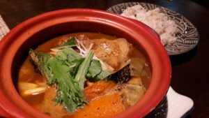 【レビュー】札幌スープカレー『しゃば蔵』~羊の骨を煮込んだスープ!あのラムのクセがコクになったスパイシーなカレー【大通】