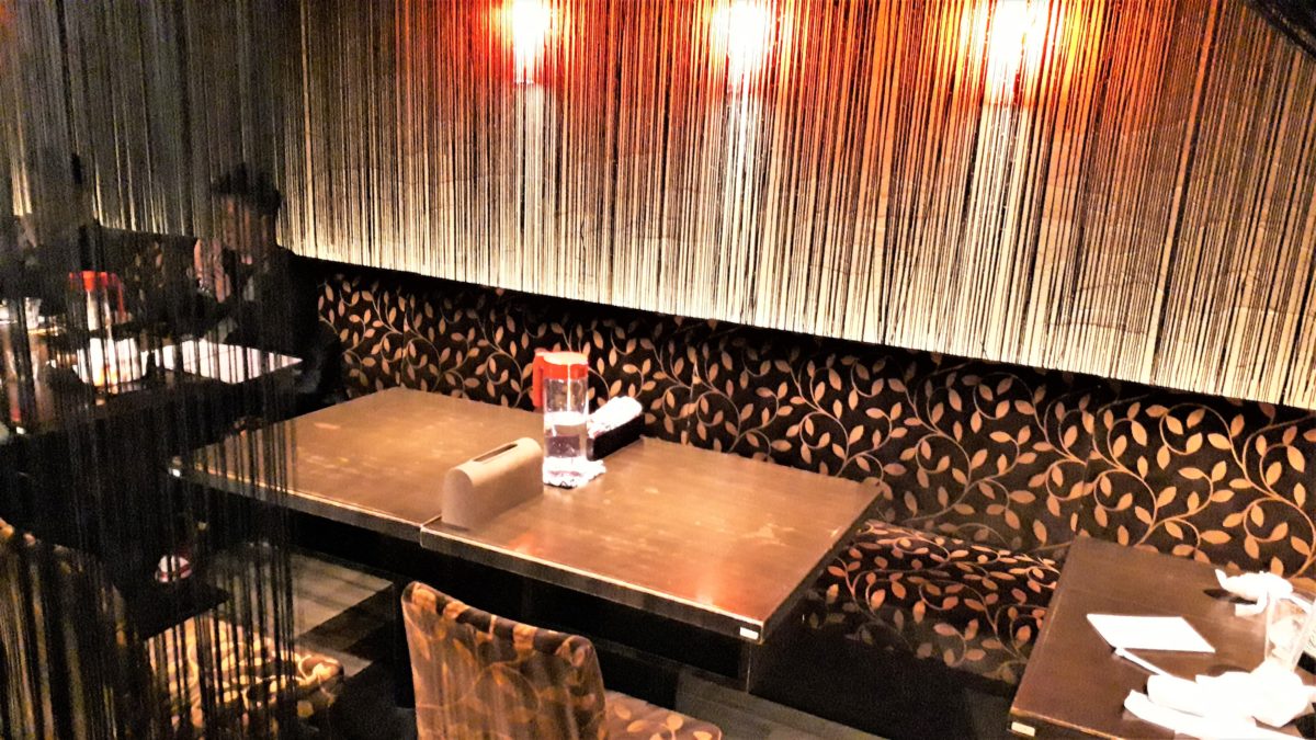 スープカレーしゃば蔵のテーブル席