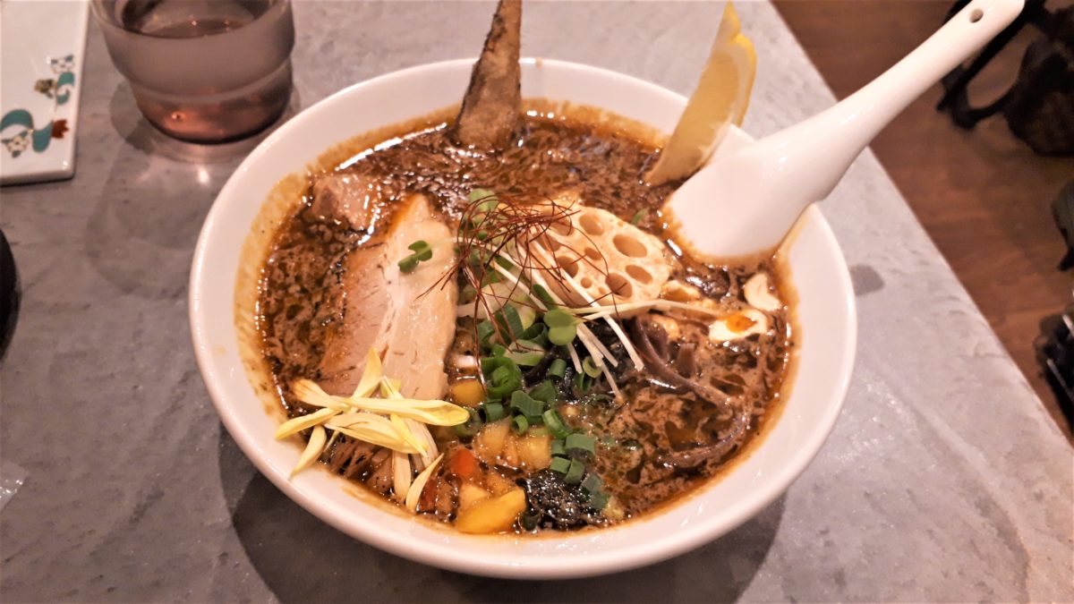 点と線.のスパイスラーメン