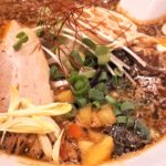 【レビュー】札幌ラーメン『点と線.』~スープカレーSAMURAIが作るスパイスラーメン♪単なるカレーラーメンとは違う…!【狸小路7丁目】