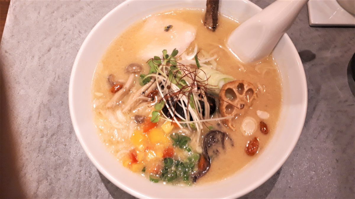 点と線.のお醤油ラーメン