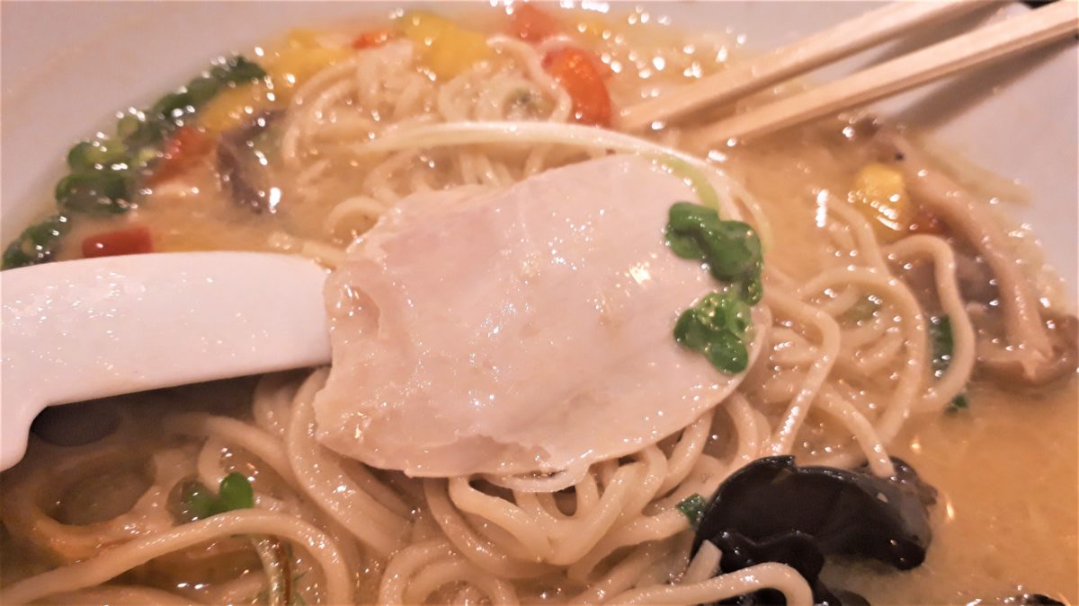 点と線.のお醤油ラーメンのチャーシュー
