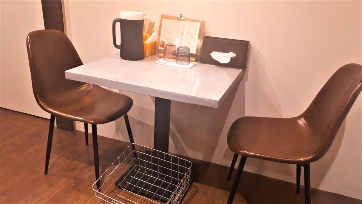 スパイスラーメン点と線.狸小路店の店内座席4