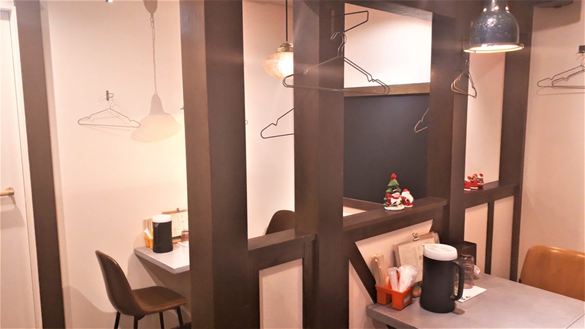 スパイスラーメン点と線.狸小路店の店内座席3