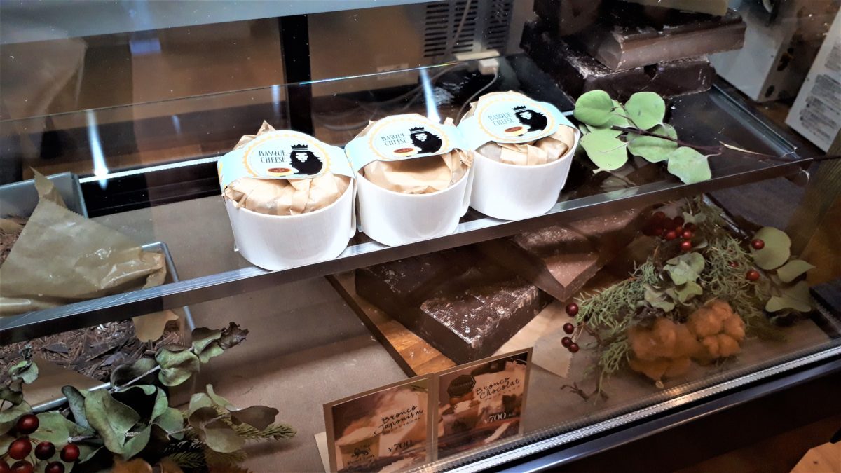 パールライオン本店のバスクチーズケーキ