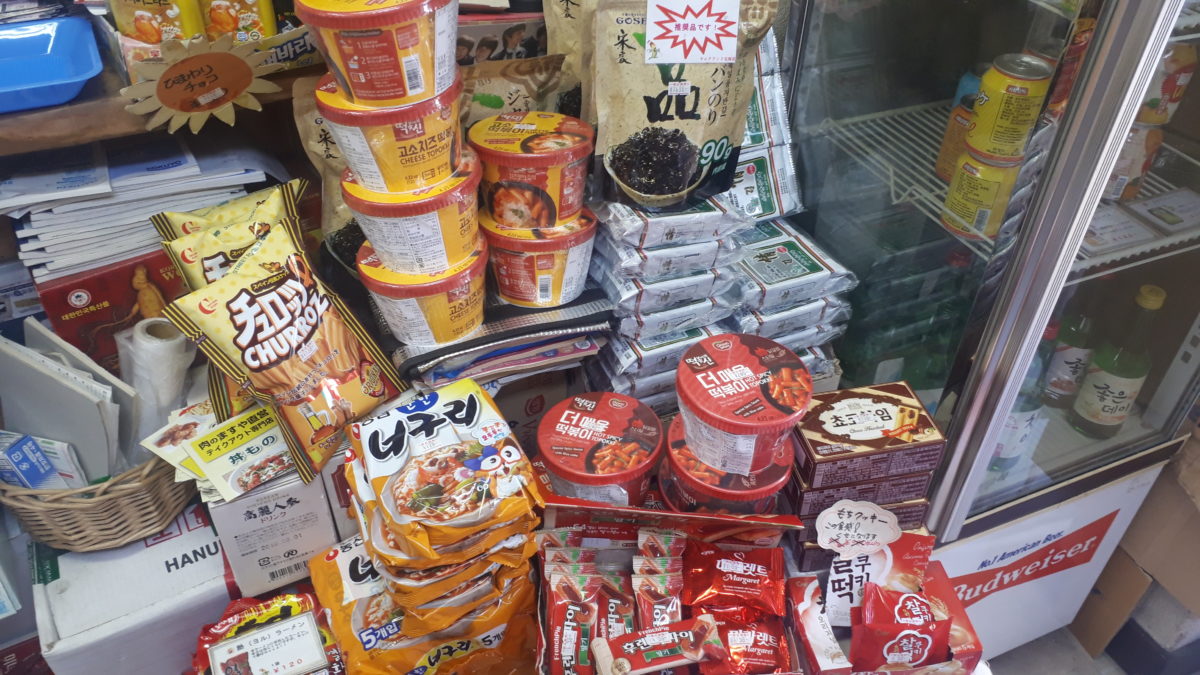 札幌の中国食材・韓国食材「キムチランド北海道24条店」店内3