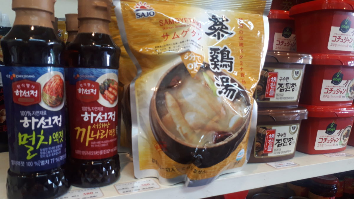 札幌の中国食材・韓国食材「アジア食品楽市」店内2