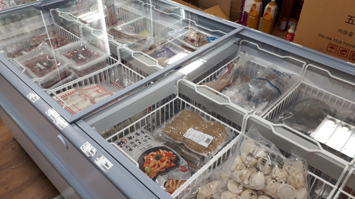 アジア食品楽市北区店北大前の店内3