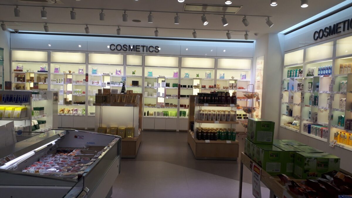 札幌韓国食材スーパー「イエスマート札幌店（Yesmartエイサン）」1階コスメコーナー