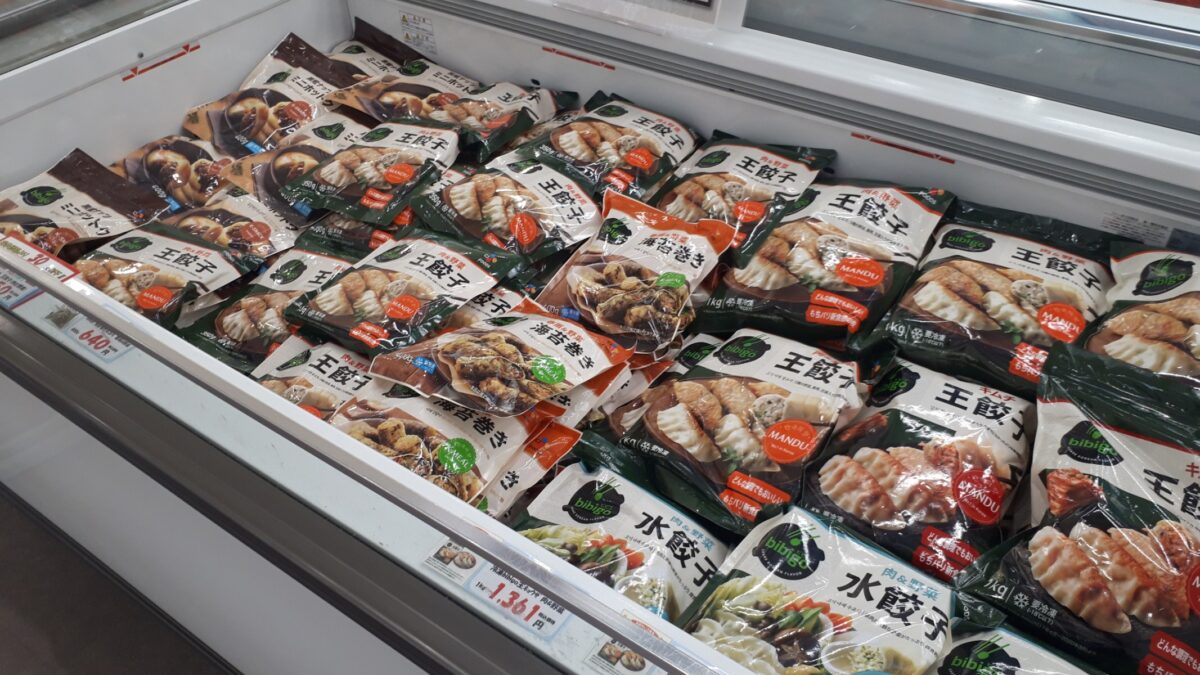 札幌韓国食材スーパー「イエスマート札幌店（Yesmartエイサン）」冷凍餃子ハットグ