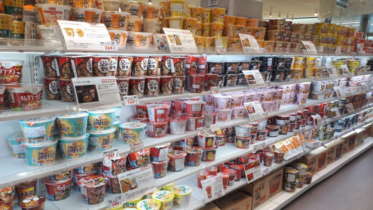 札幌韓国食材スーパー「イエスマート札幌店（Yesmartエイサン）」韓国カップ麺