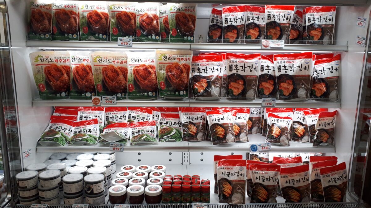 札幌韓国食材スーパー「イエスマート札幌店（Yesmartエイサン）」キムチ