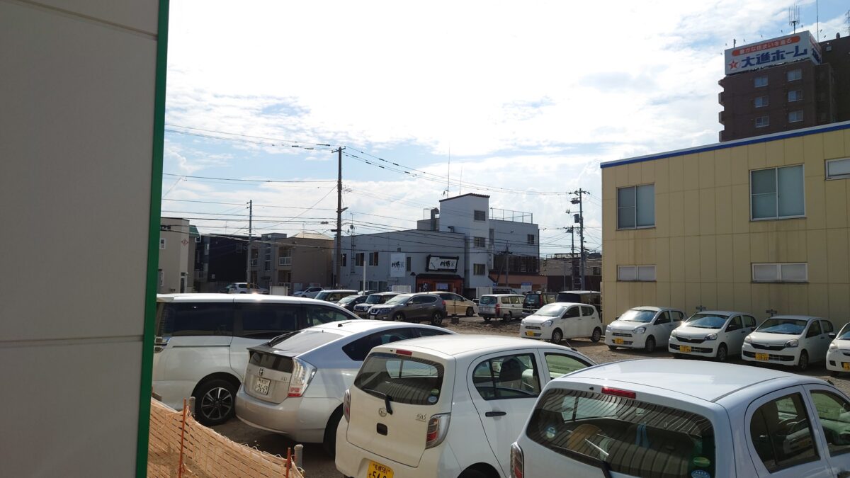 ラーメン川端家はツルハの裏手にあります