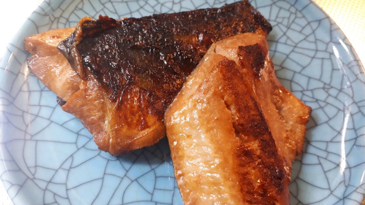 札幌おもしろ自動販売機東区東雁来「千葉水産の魚の冷凍自動販売機」商品メニューのほっけてり漬け焼きあがり