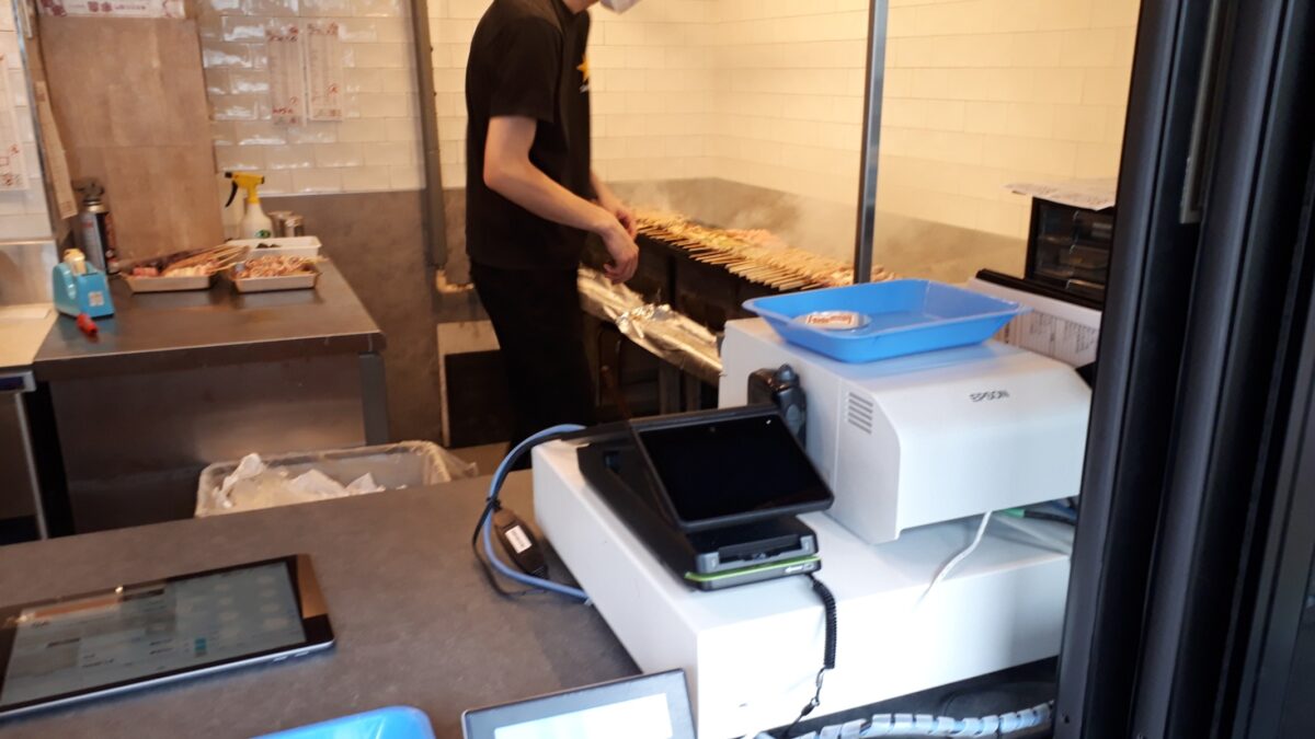 串鳥工場直売所の店内